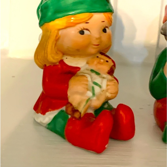 VTG Avon Claus & Company Porcelain Elves Salt & Pepper Shakers Santas Helpers - Picture 2 of 6